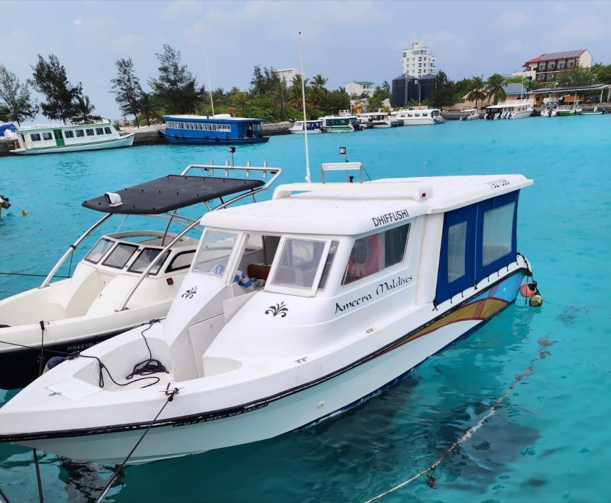 Ameera Maldives speedboat at Dhiffushi
