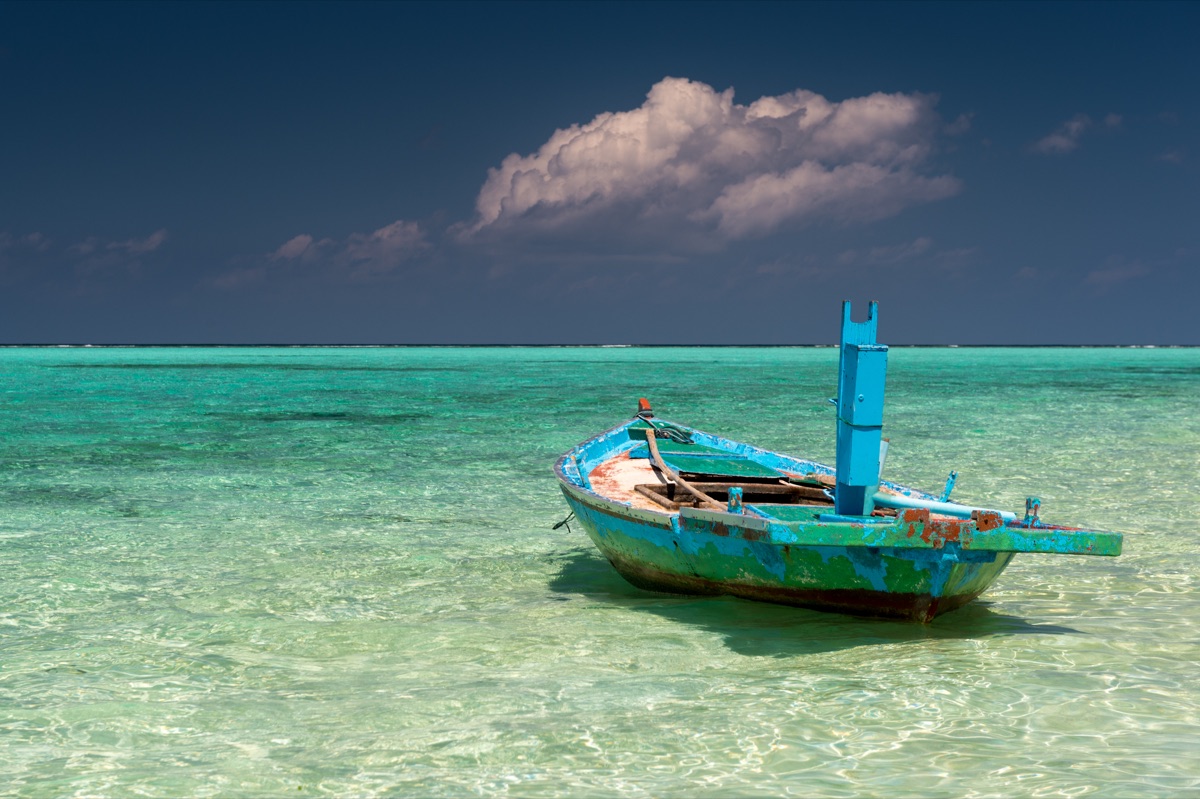 Traditional boat near Thoddoo island